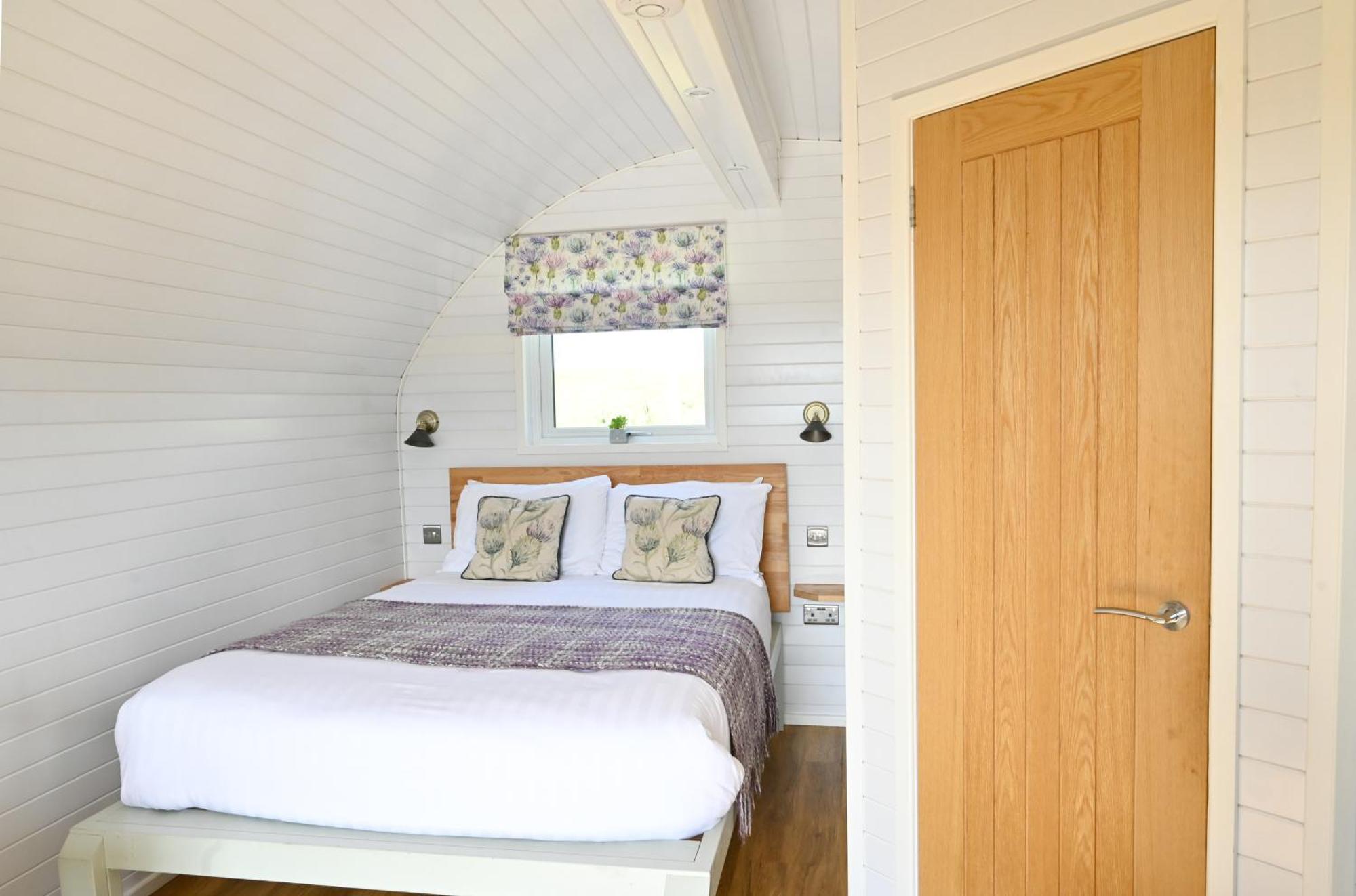 Luxury Glamping Pods - The Heft & The Hirsel Lägenhet Glasgow Exteriör bild
